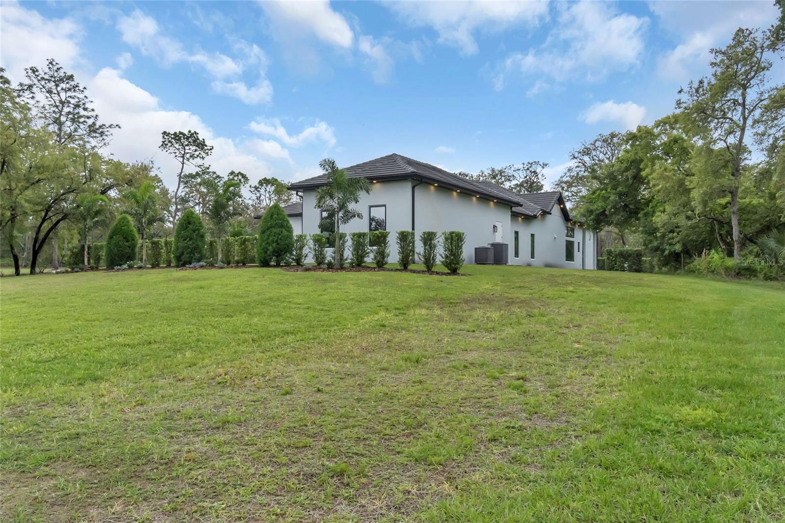 Listing photo id 8 for 8398 Happy Trail