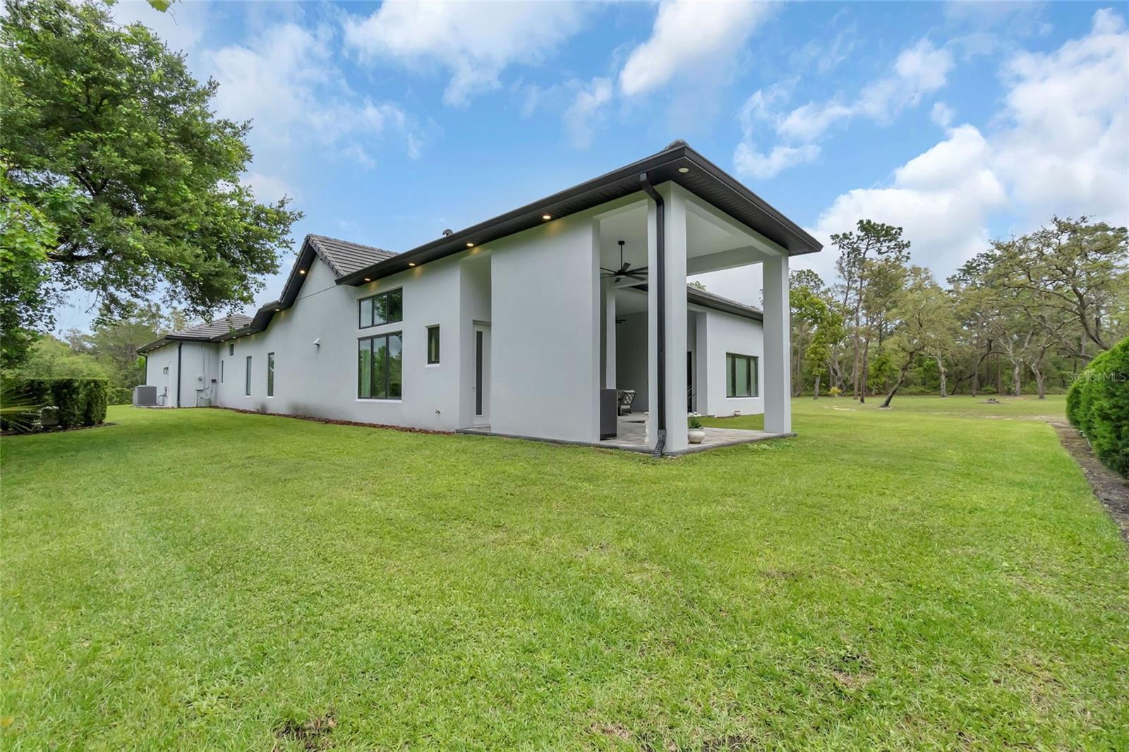 Listing photo id 9 for 8398 Happy Trail