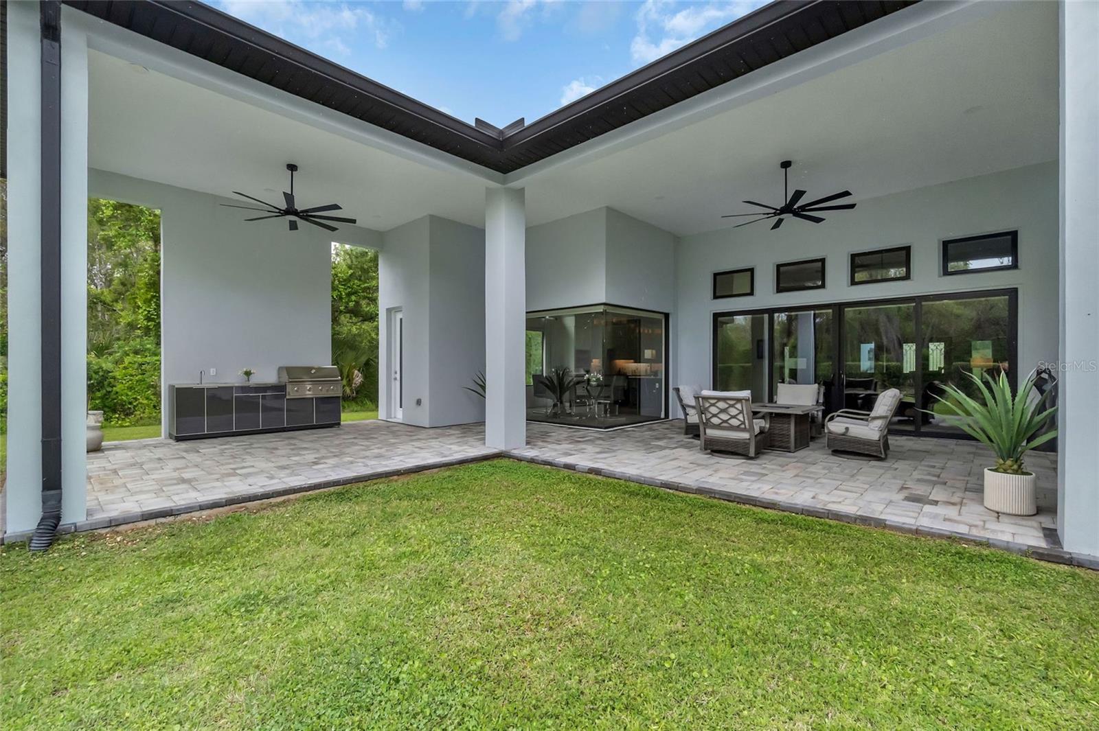 Listing photo id 10 for 8398 Happy Trail