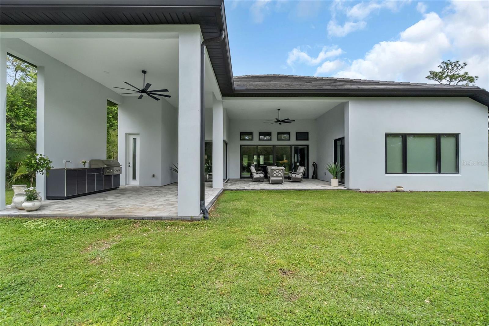 Listing photo id 11 for 8398 Happy Trail