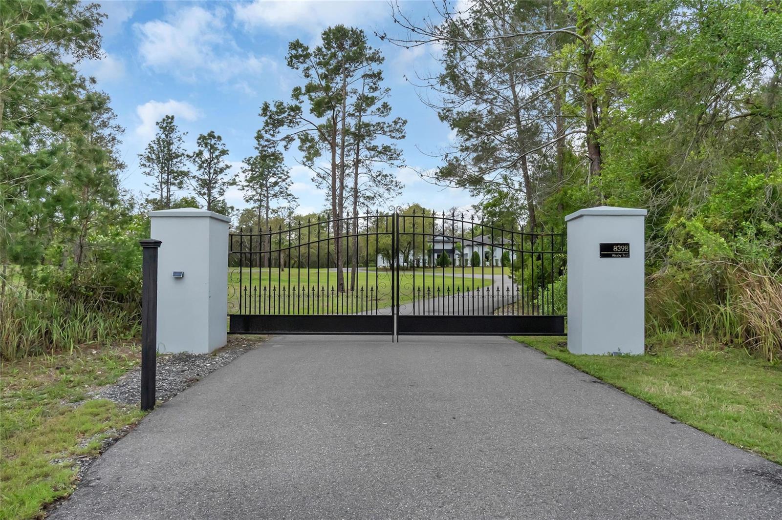 Listing photo id 4 for 8398 Happy Trail