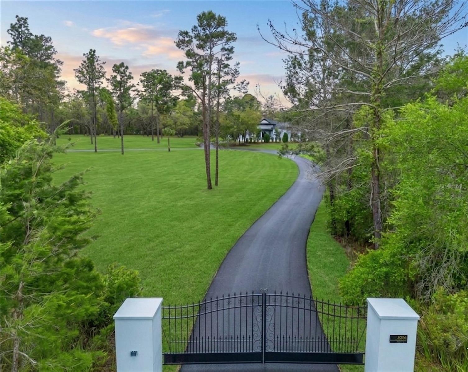 Listing photo id 58 for 8398 Happy Trail