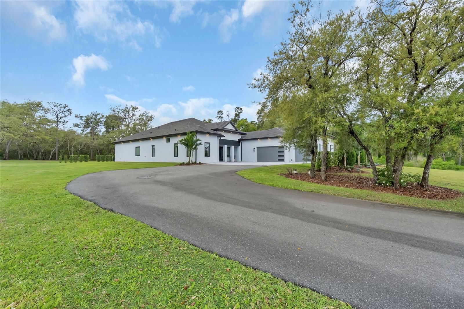 Listing photo id 6 for 8398 Happy Trail