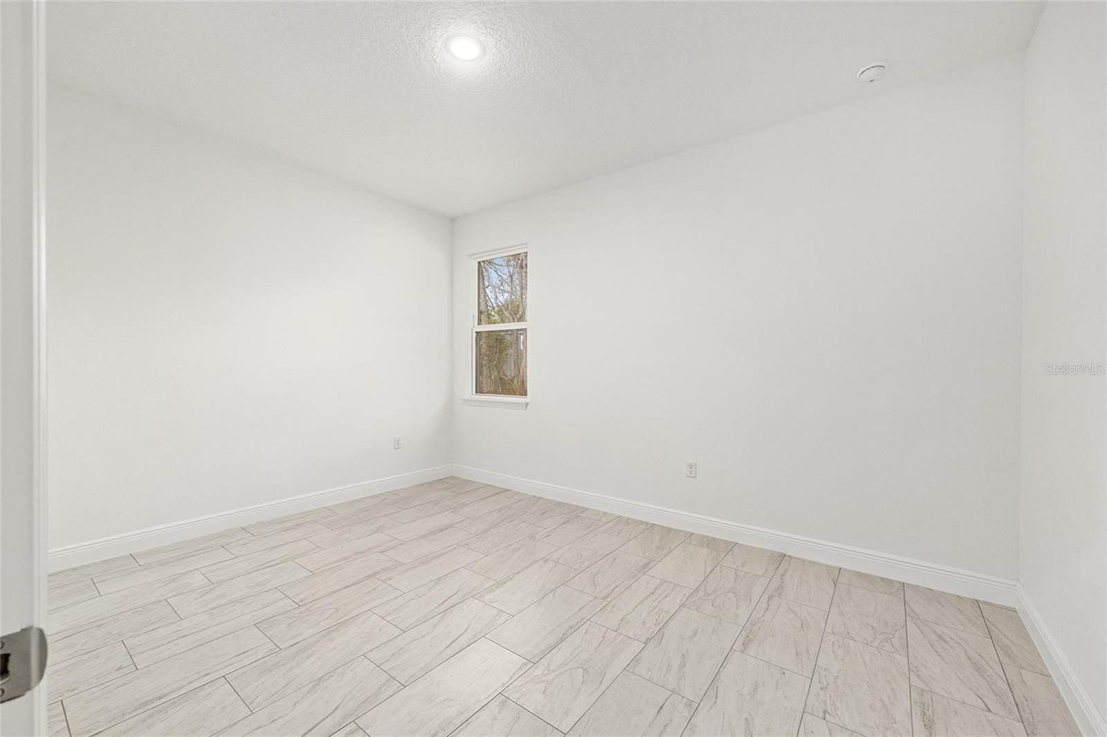 Image 16 of 42 For 5736 Claremont Drive