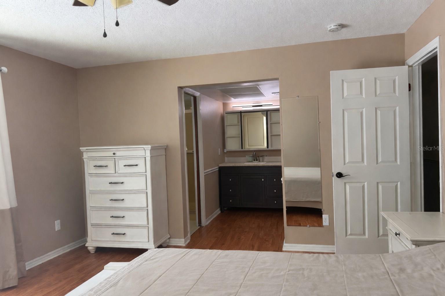 Image 17 of 28 For 1751 Stanley Street