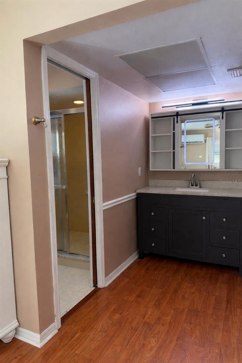 Image 18 of 28 For 1751 Stanley Street