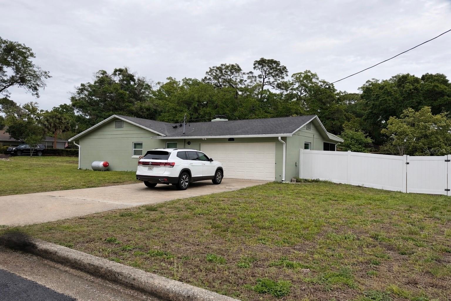 Image 24 of 28 For 1751 Stanley Street