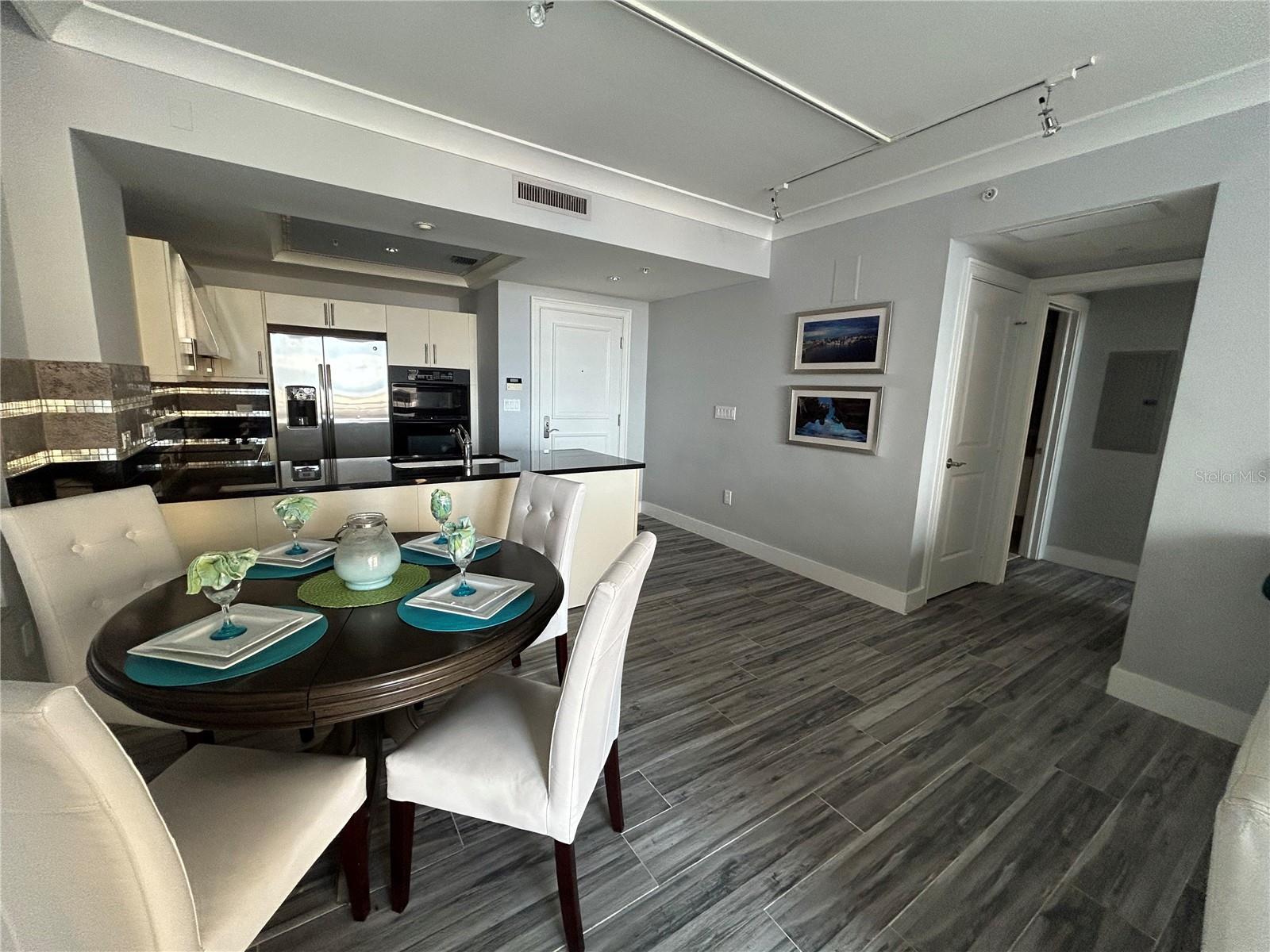 Image 9 of 56 For 1350 Main Street 709