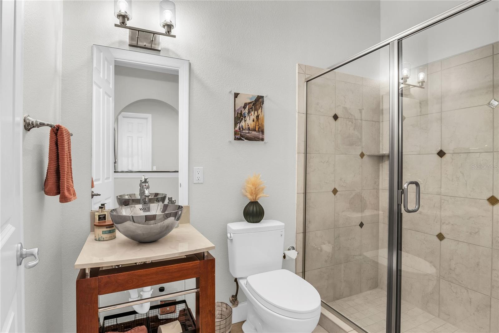 Listing photo id 8 for 18 Celia Lane