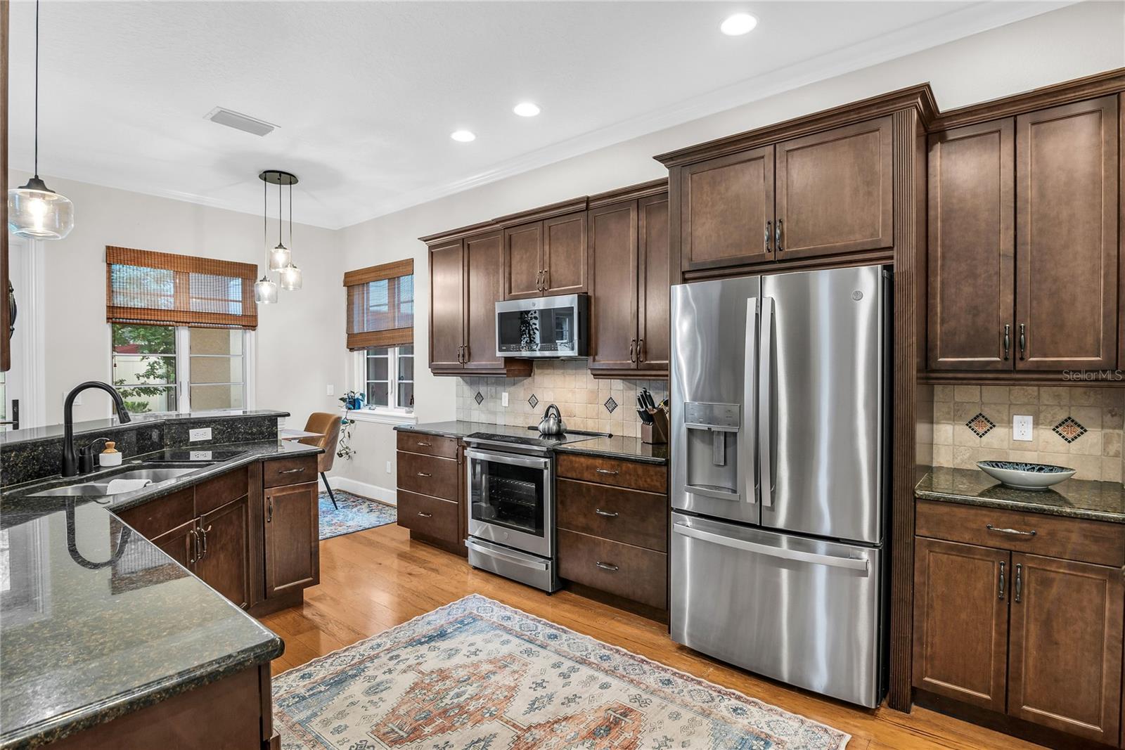 Listing photo id 18 for 18 Celia Lane