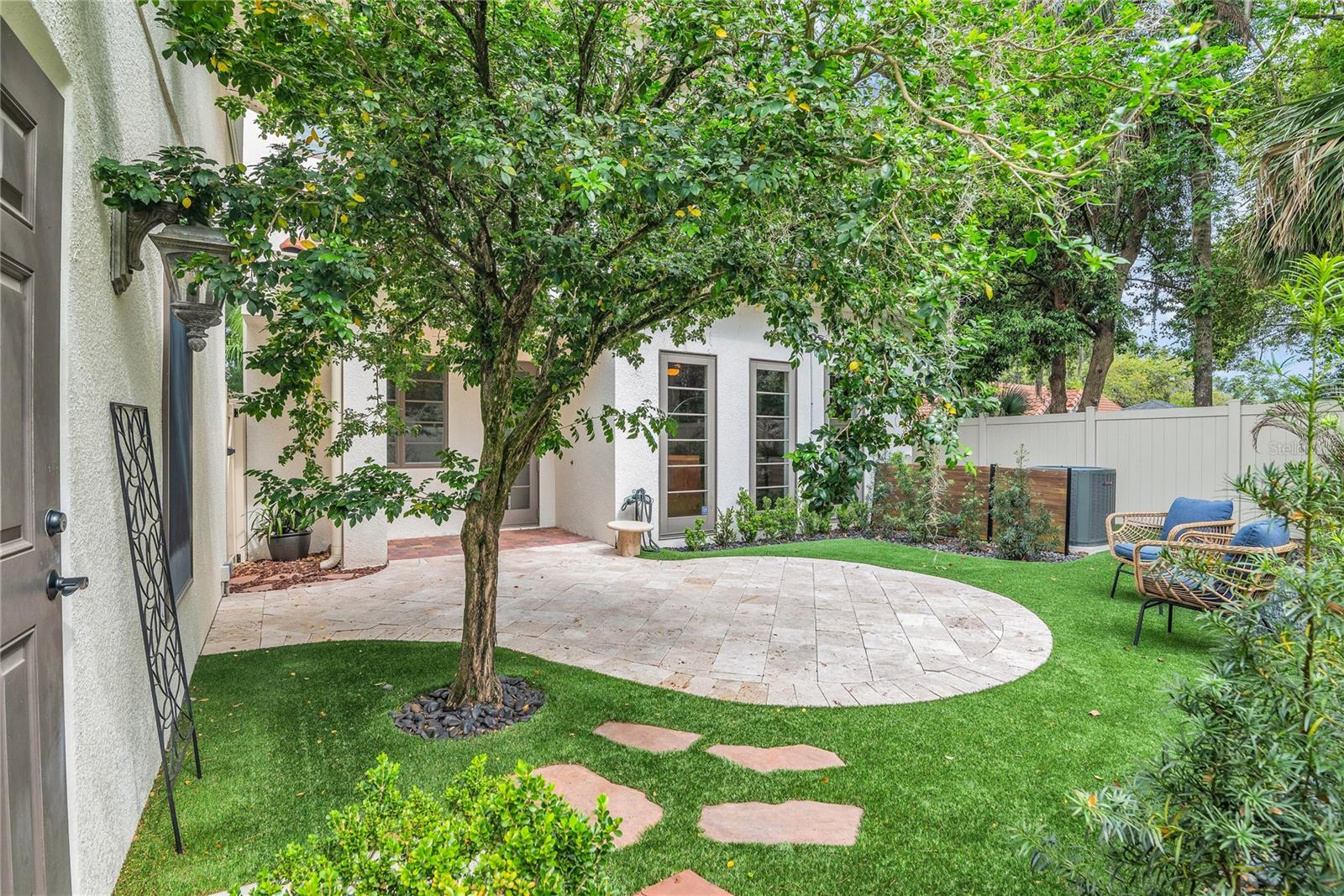 Listing photo id 27 for 18 Celia Lane