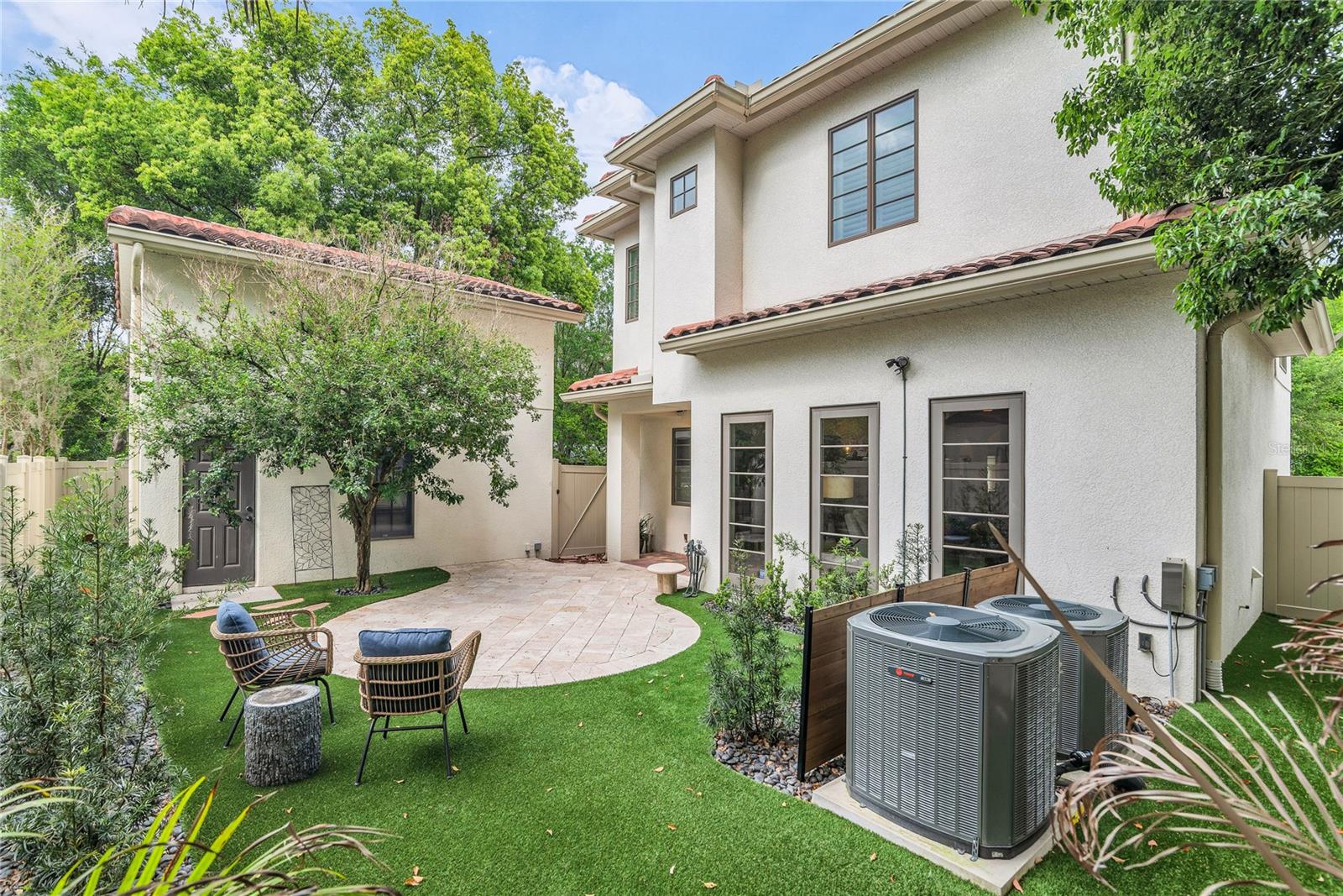 Listing photo id 28 for 18 Celia Lane