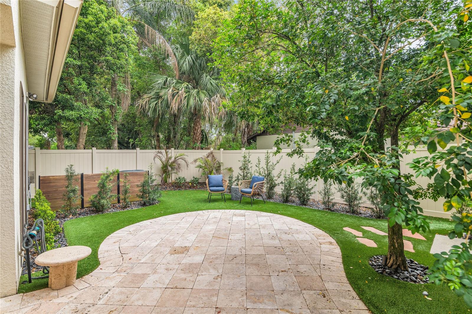 Listing photo id 29 for 18 Celia Lane