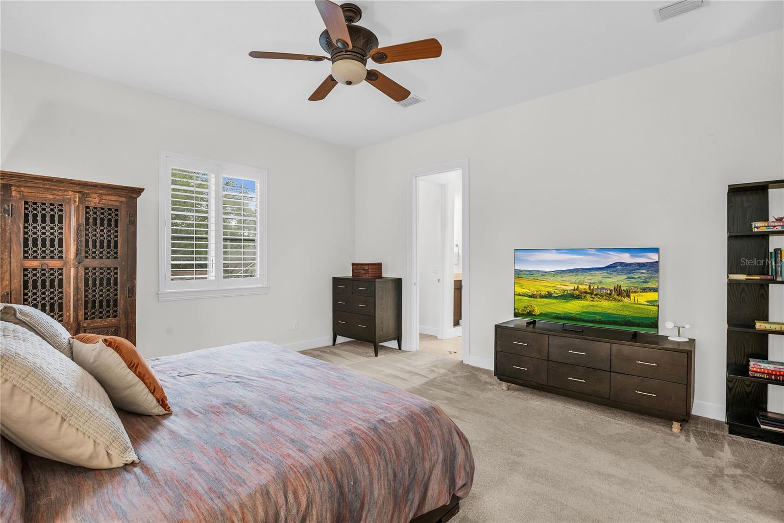 Listing photo id 34 for 18 Celia Lane