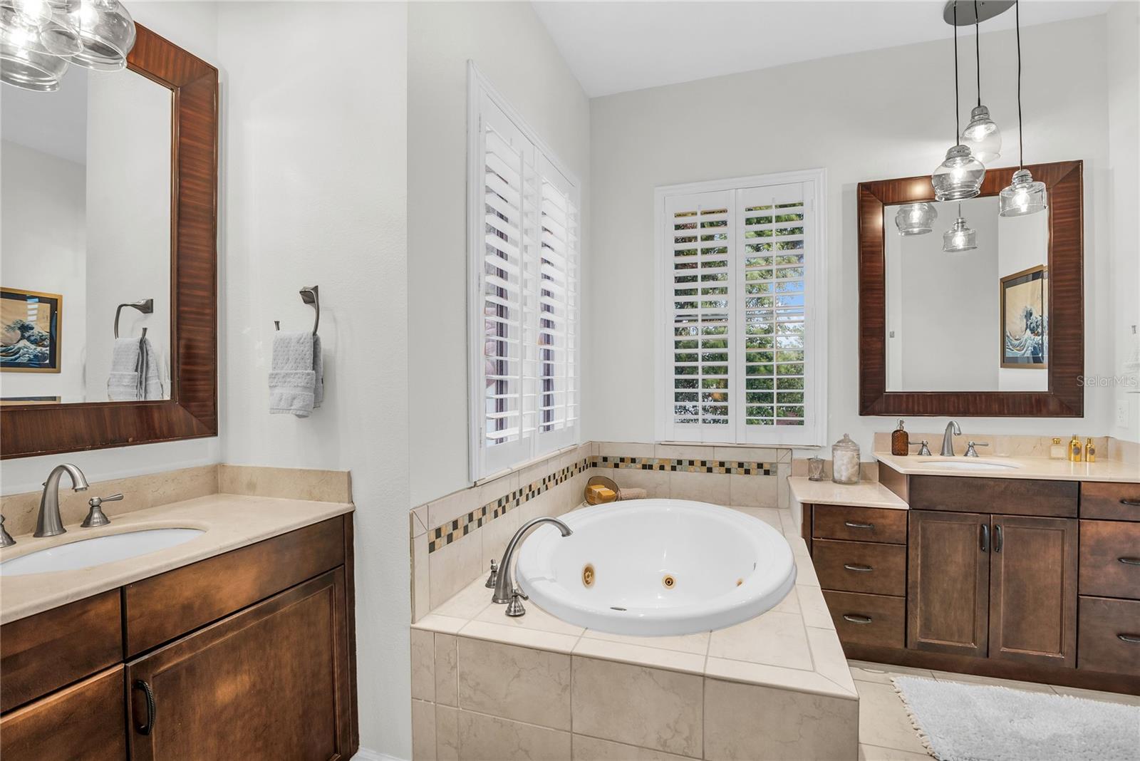 Listing photo id 35 for 18 Celia Lane