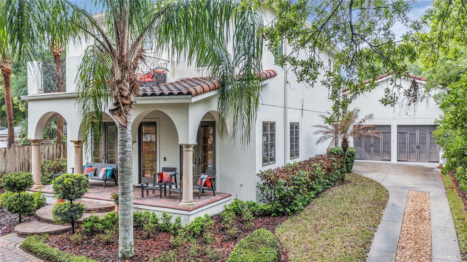 Listing photo id 2 for 18 Celia Lane