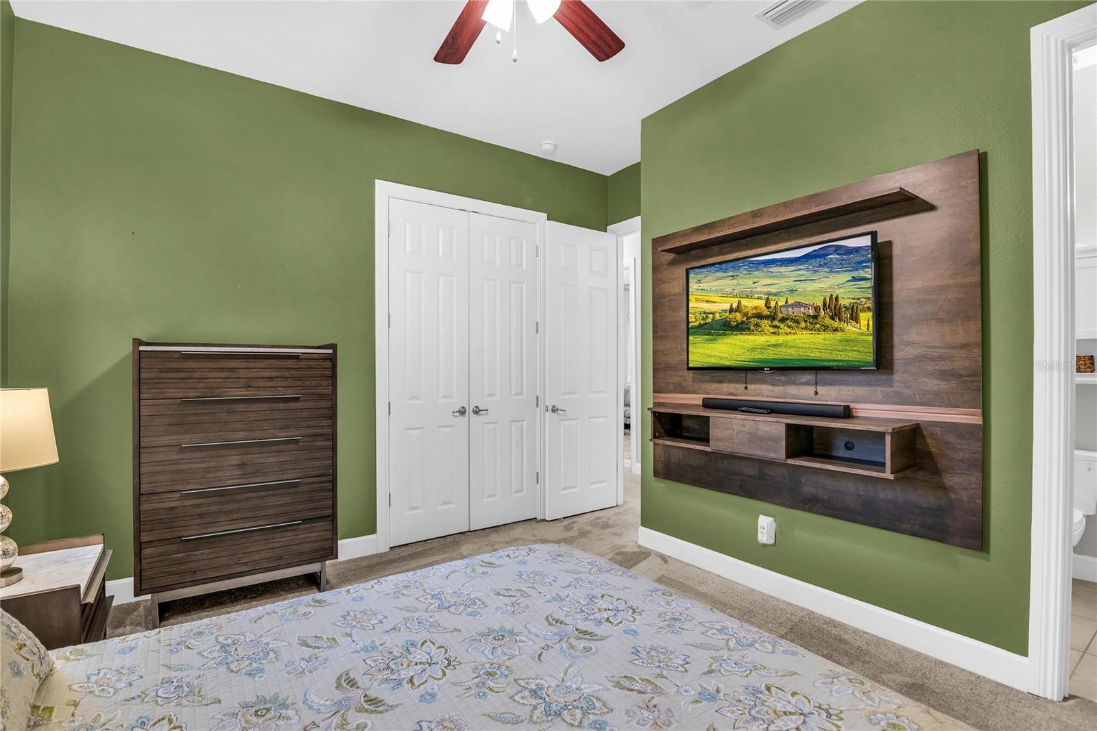 Listing photo id 46 for 18 Celia Lane