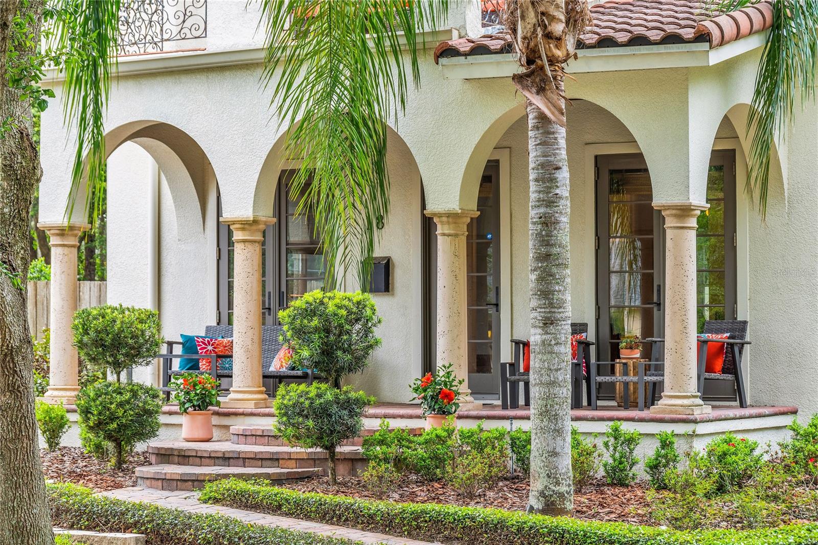 Listing photo id 3 for 18 Celia Lane