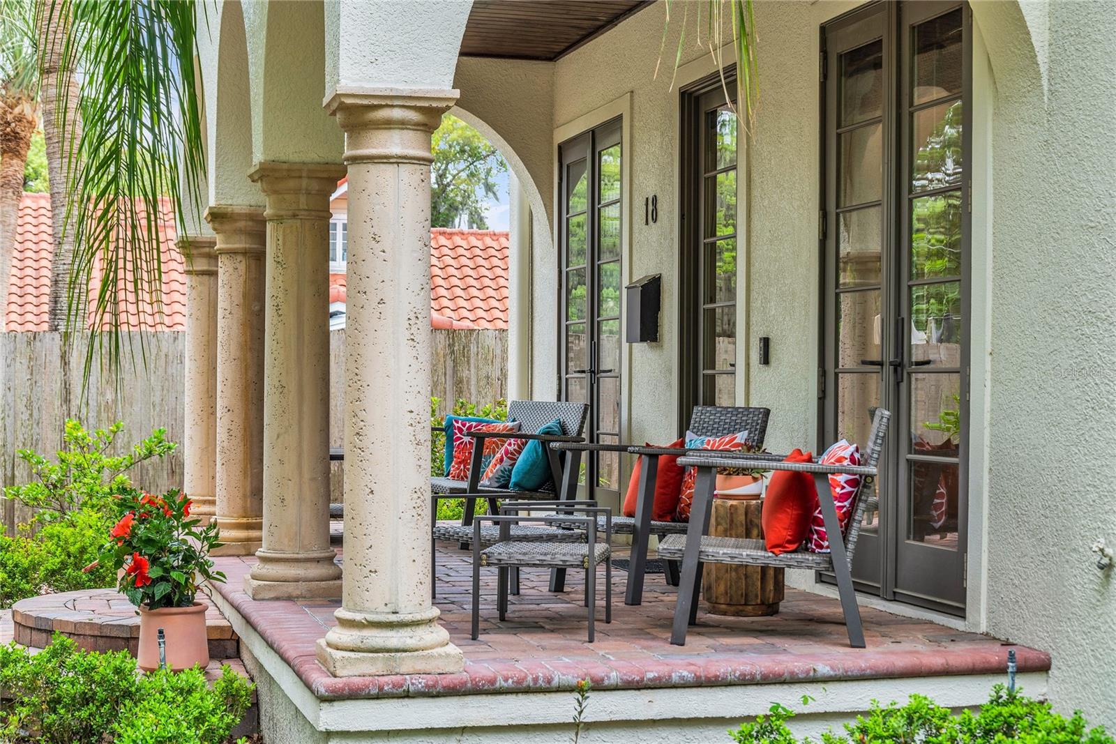 Listing photo id 4 for 18 Celia Lane