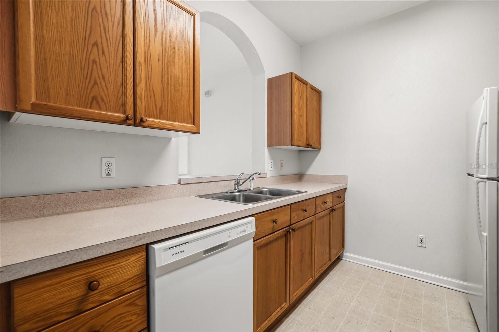 Image 5 of 27 For 8101 Coconut Palm Way 205