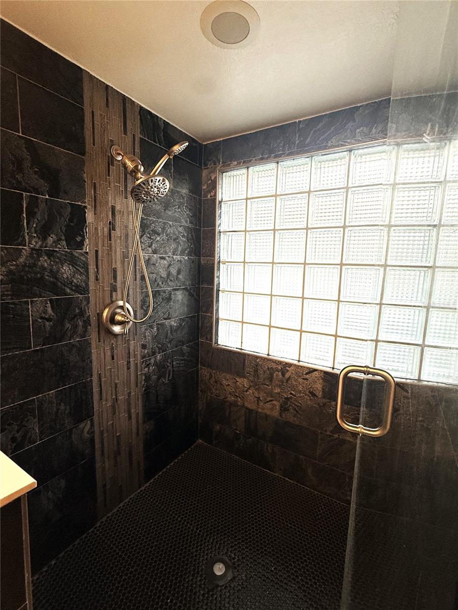 Image 20 of 47 For 3649 Ventura Club Circle