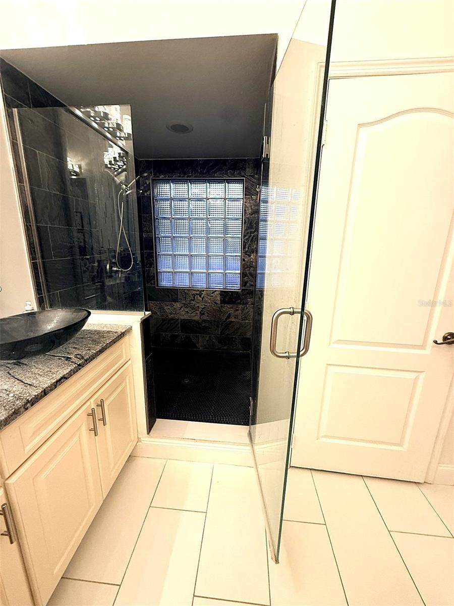 Image 21 of 47 For 3649 Ventura Club Circle