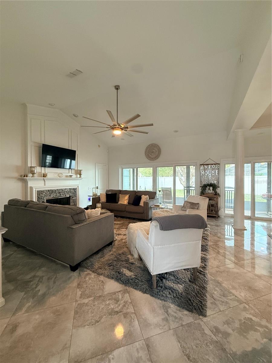 Image 7 of 47 For 3649 Ventura Club Circle