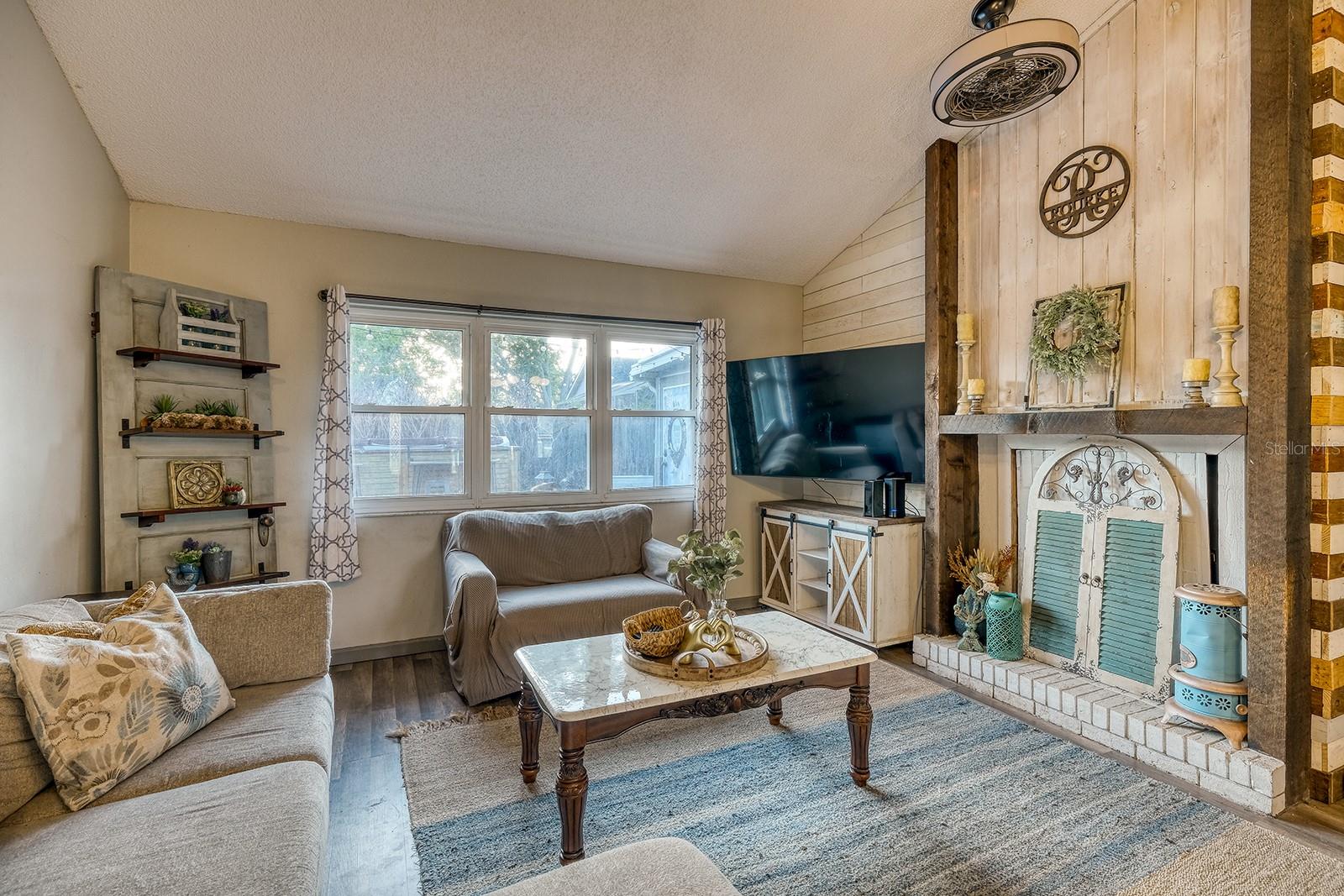 Image 17 of 41 For 1665 Grange Circle