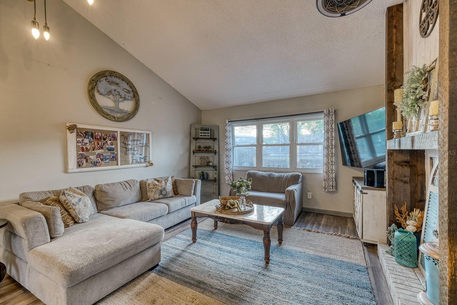 Image 18 of 41 For 1665 Grange Circle