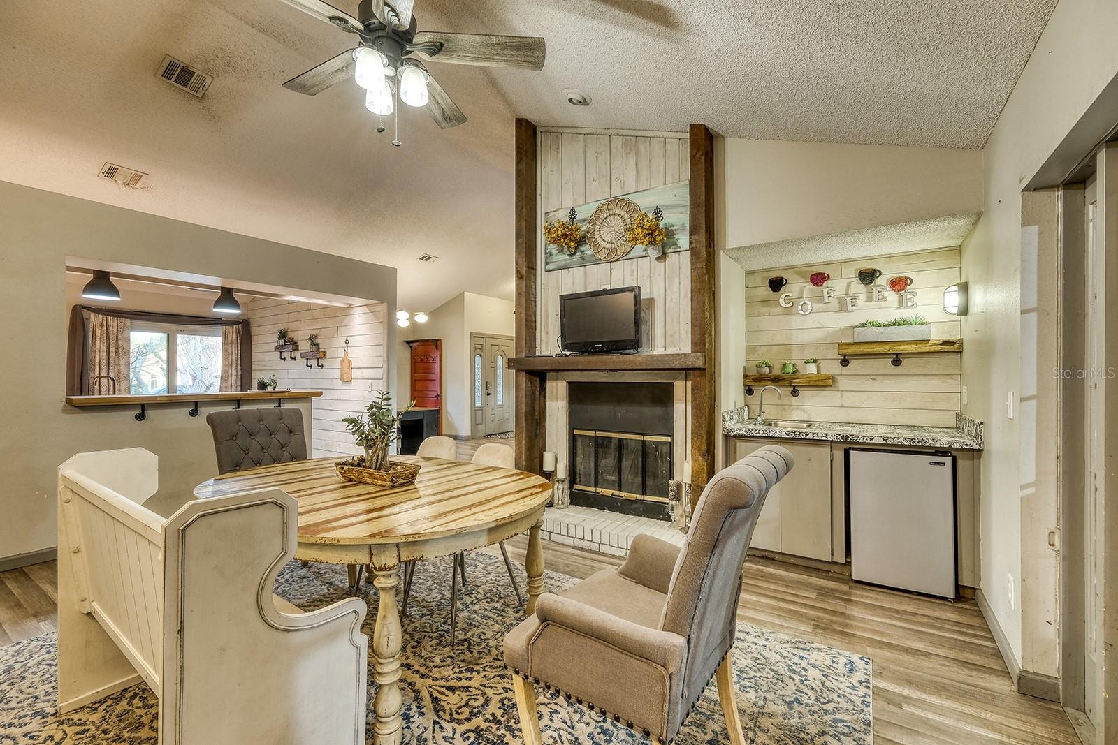 Image 21 of 41 For 1665 Grange Circle