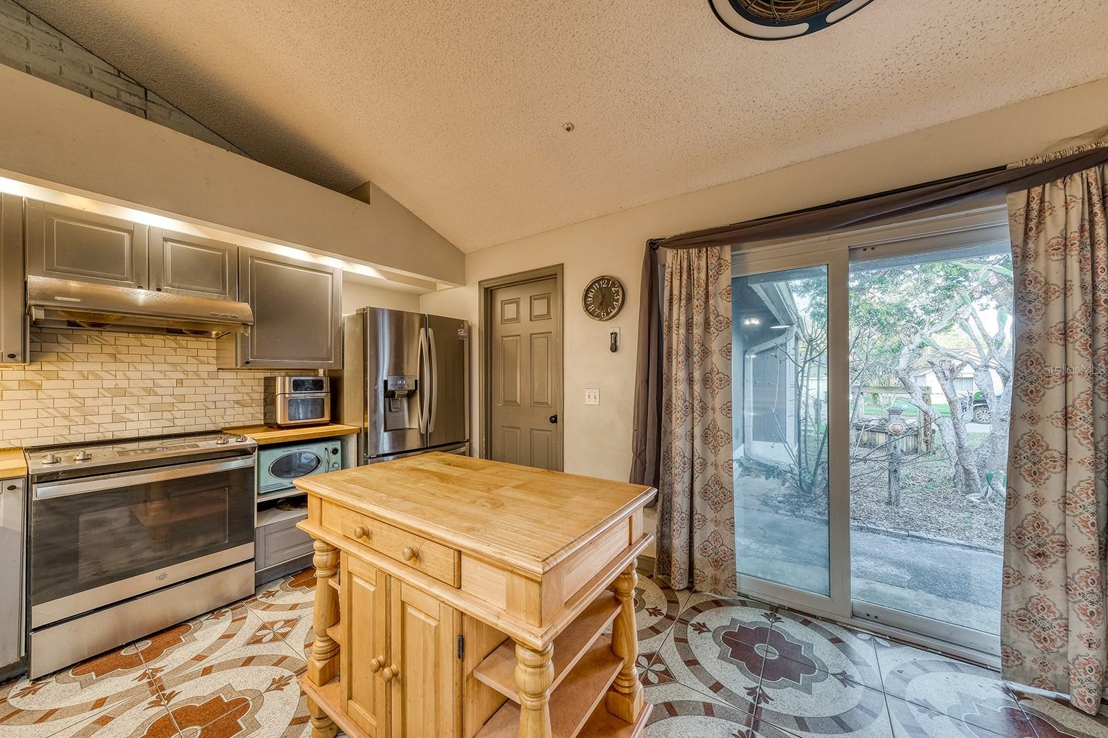 Image 23 of 41 For 1665 Grange Circle