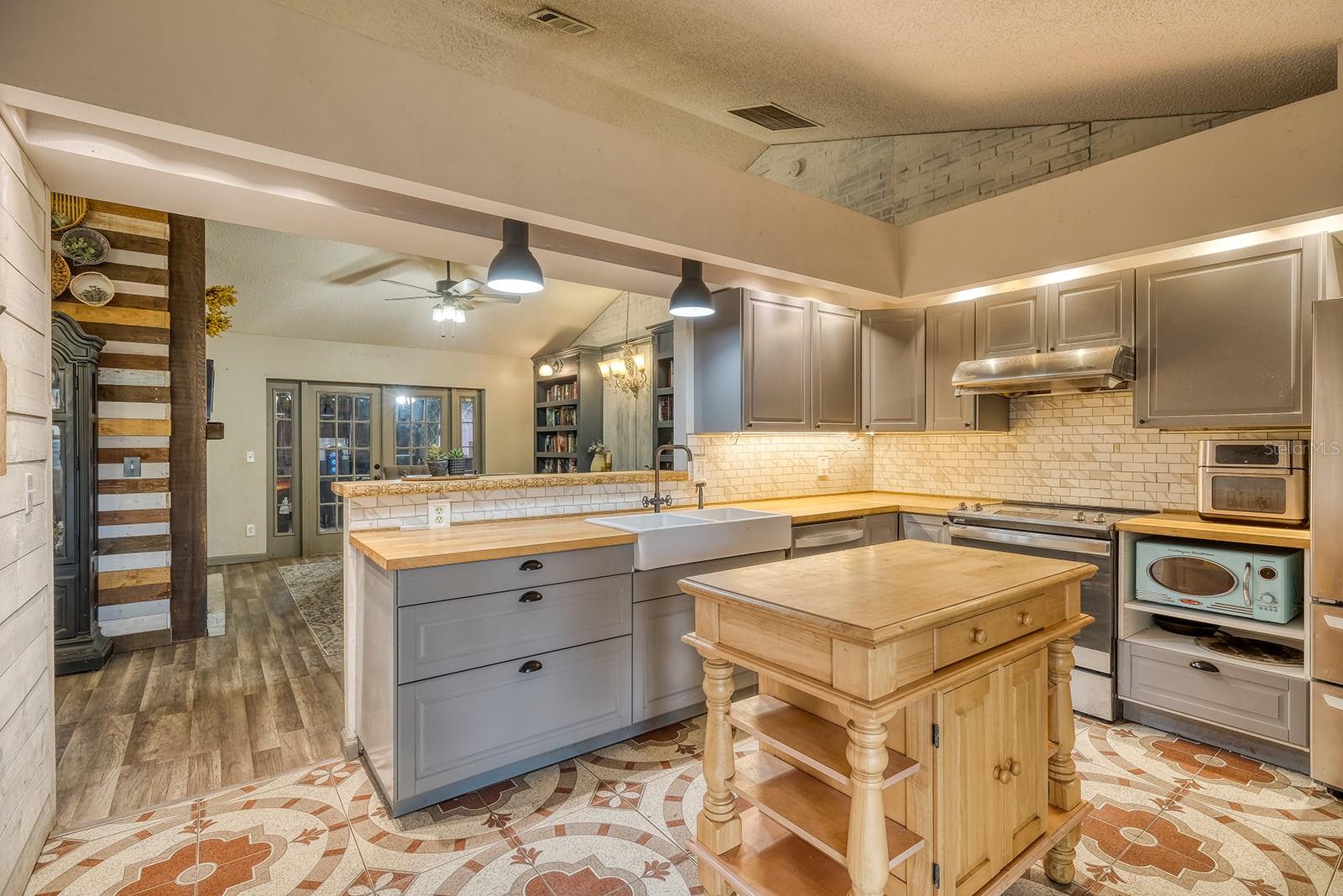 Image 24 of 41 For 1665 Grange Circle