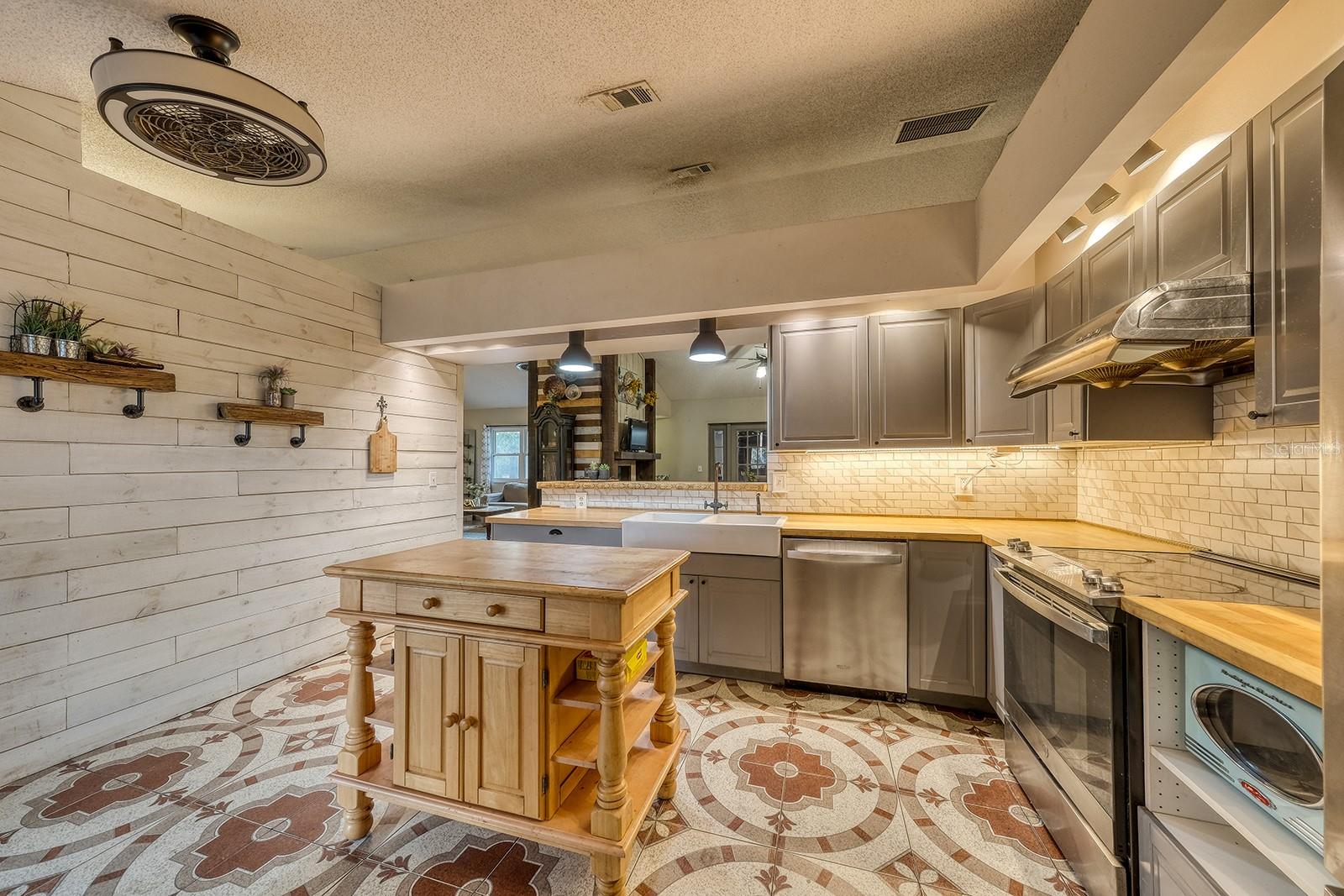 Image 25 of 41 For 1665 Grange Circle