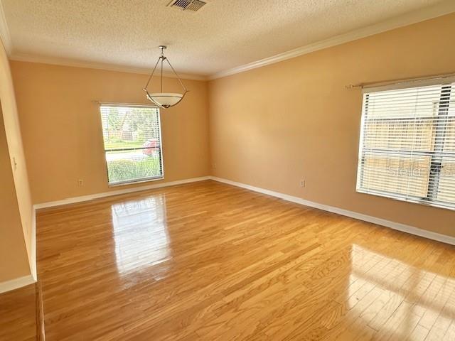 Image 9 of 32 For 587 Holbrook Circle