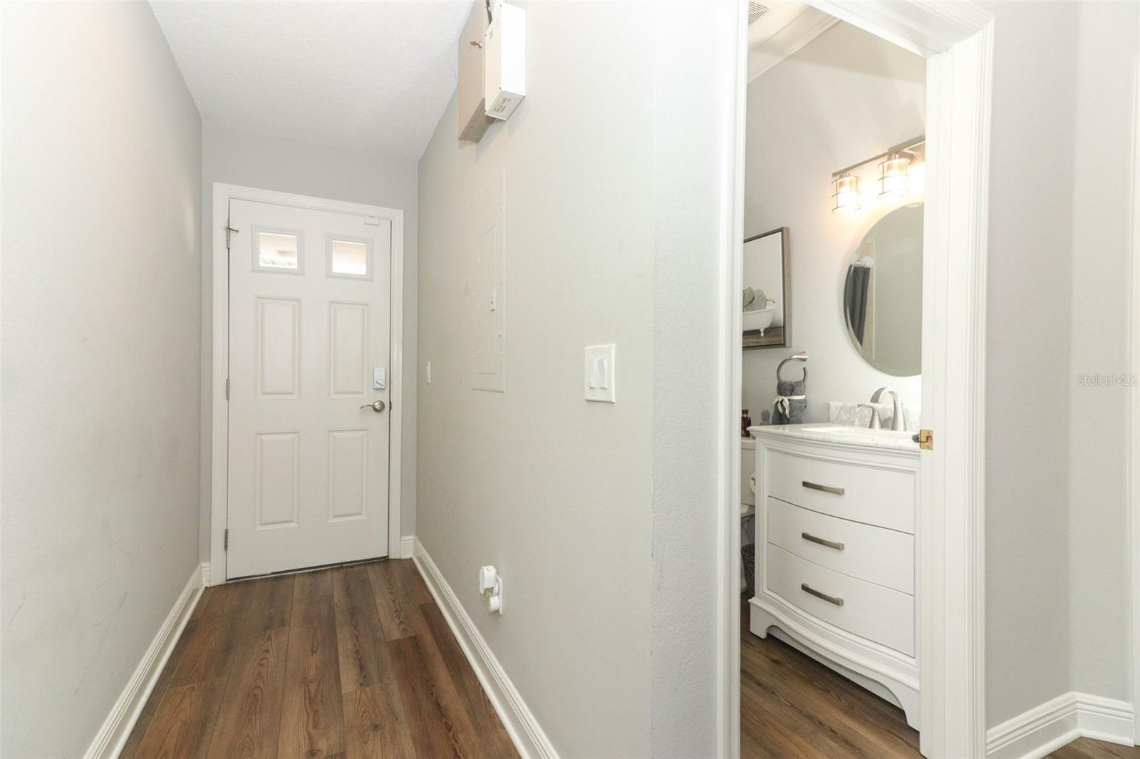 Listing photo id 12 for 2202 Elizabeth Avenue B