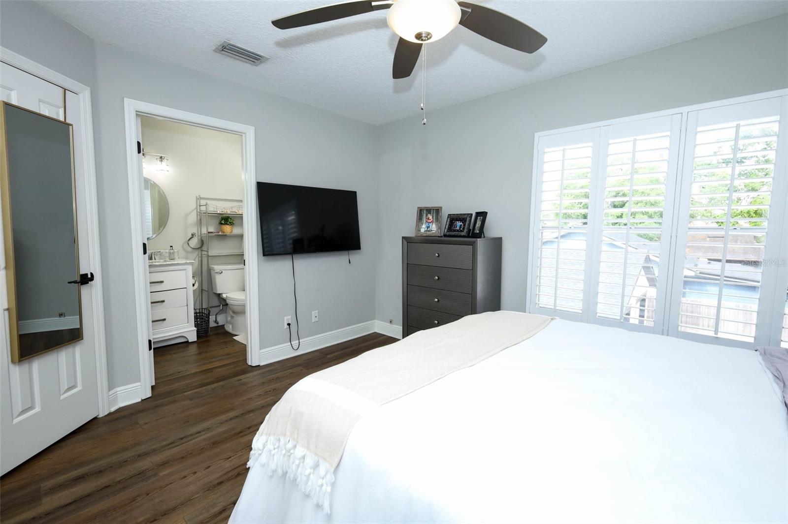 Listing photo id 18 for 2202 Elizabeth Avenue B