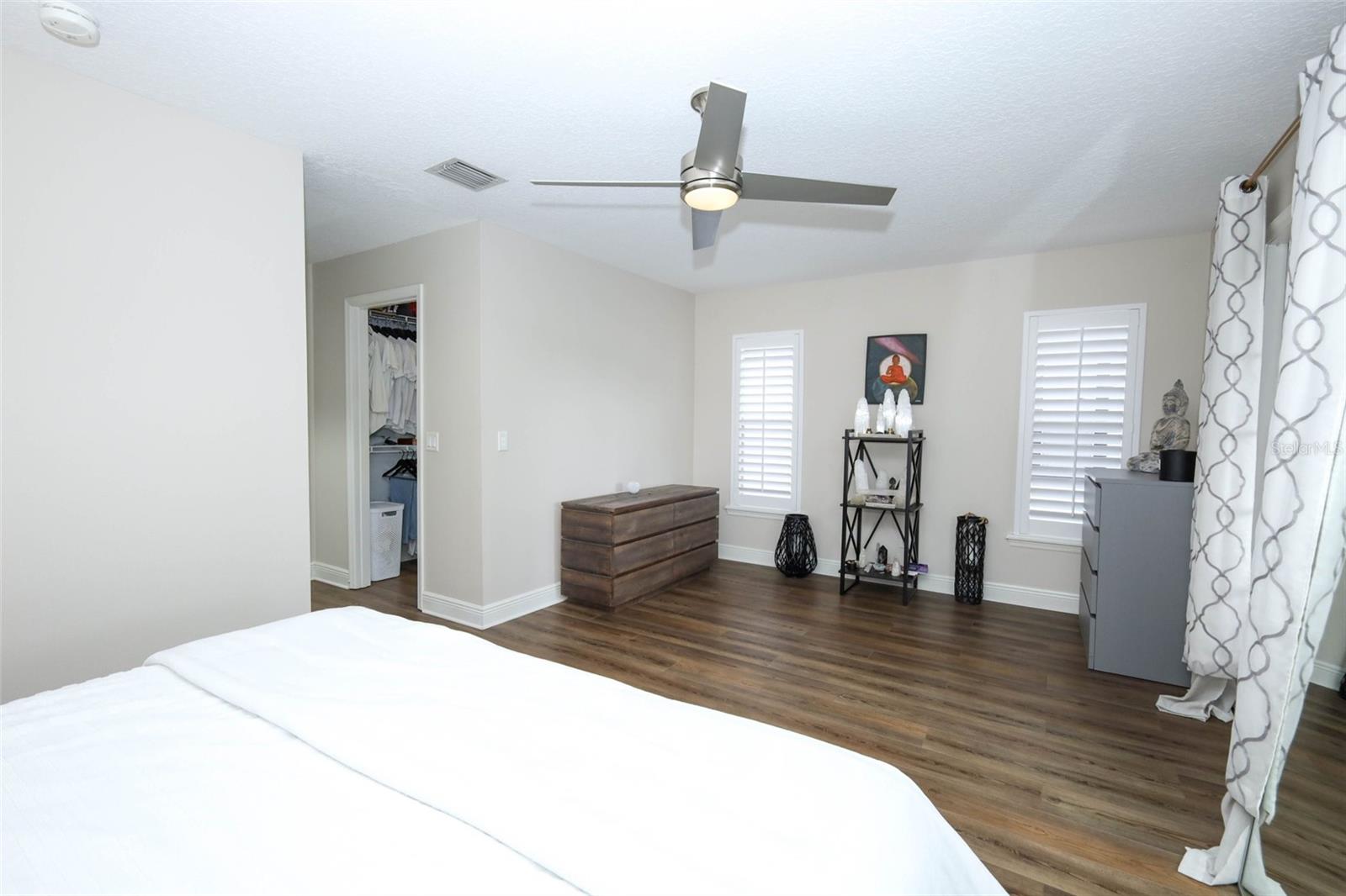 Listing photo id 24 for 2202 Elizabeth Avenue B