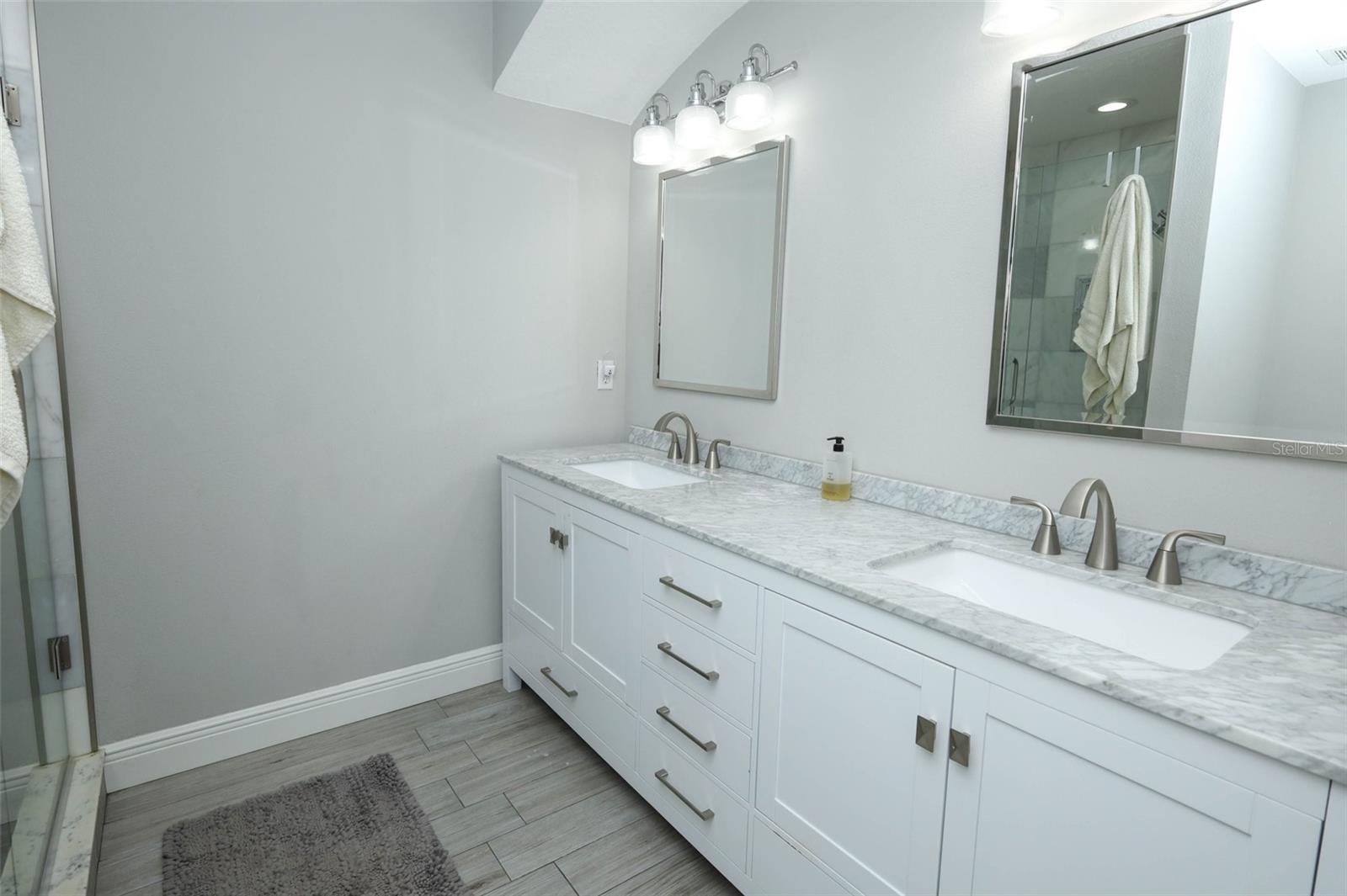 Listing photo id 25 for 2202 Elizabeth Avenue B