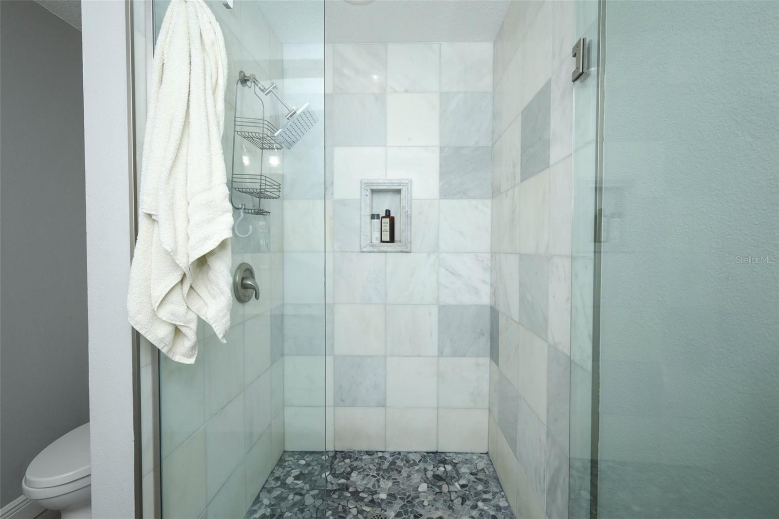 Listing photo id 26 for 2202 Elizabeth Avenue B