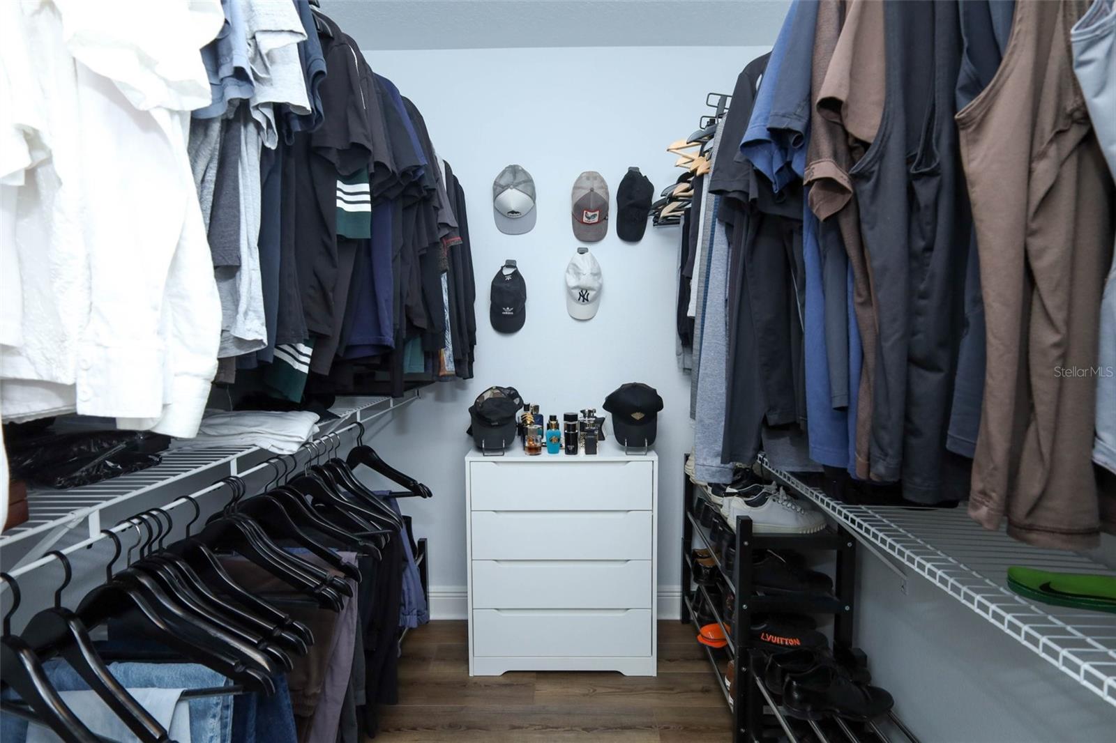 Listing photo id 27 for 2202 Elizabeth Avenue B