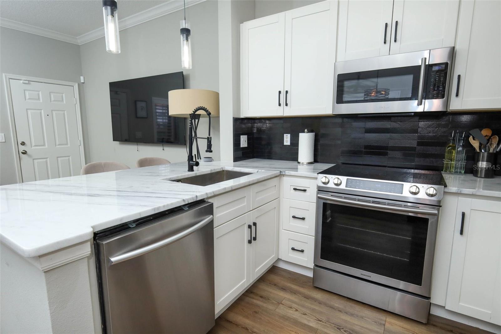 Listing photo id 6 for 2202 Elizabeth Avenue B