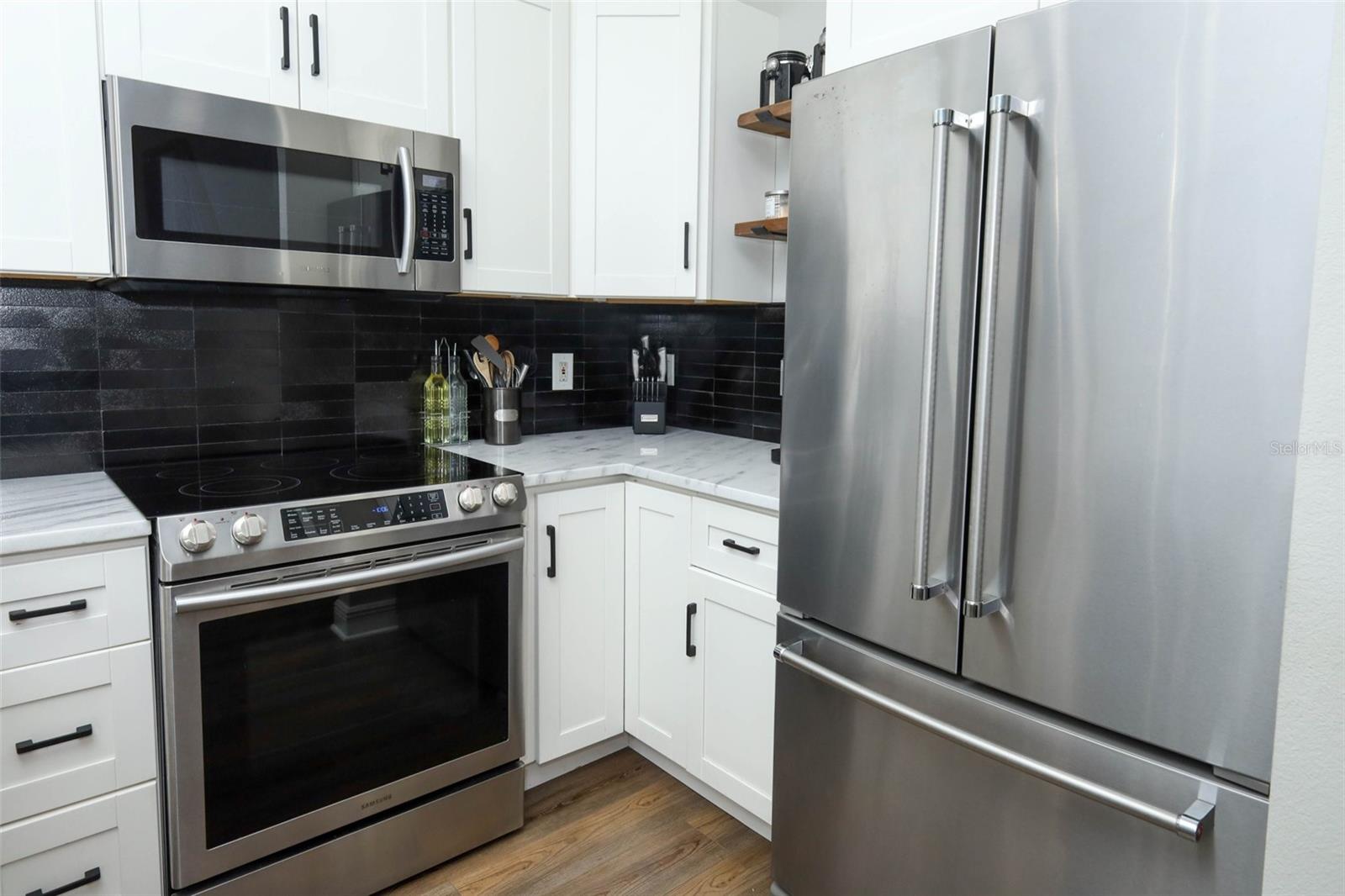 Listing photo id 7 for 2202 Elizabeth Avenue B