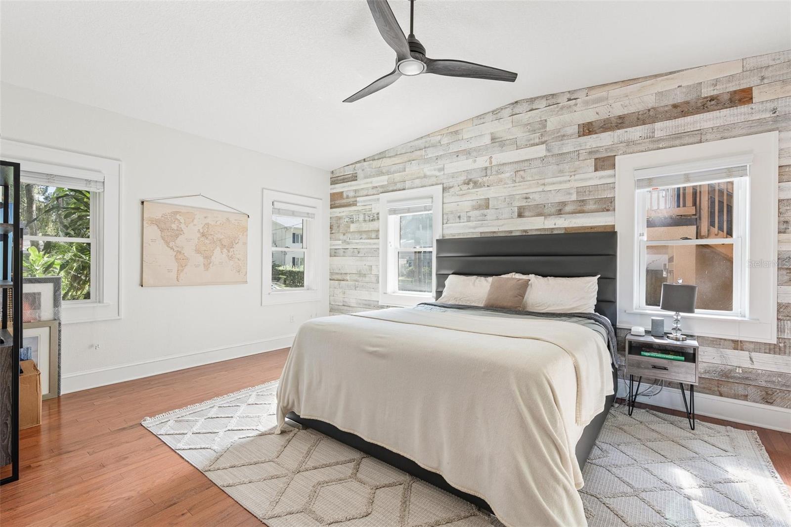 Image 10 of 25 For 724 Palmer Street