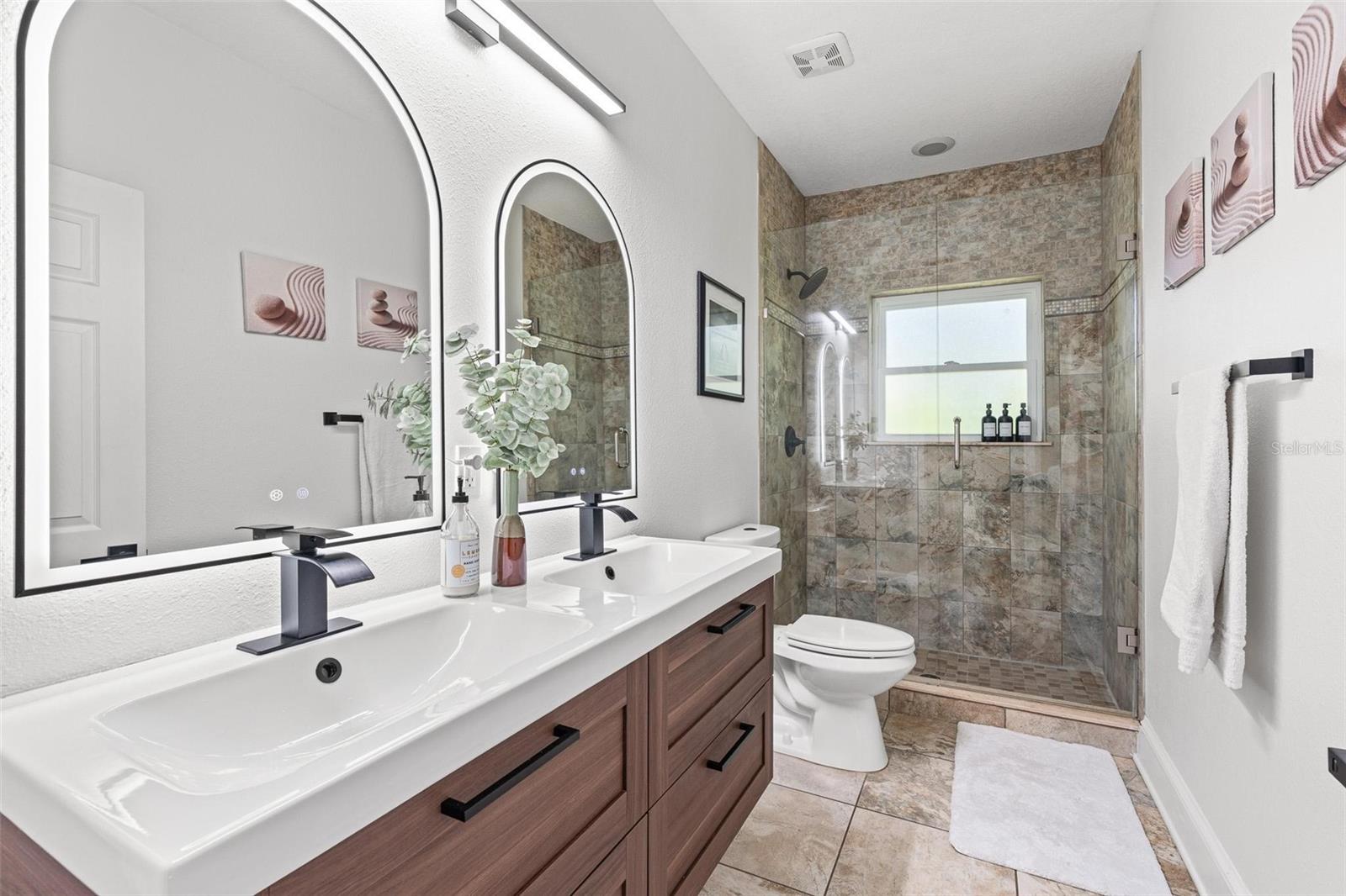 Image 11 of 25 For 724 Palmer Street