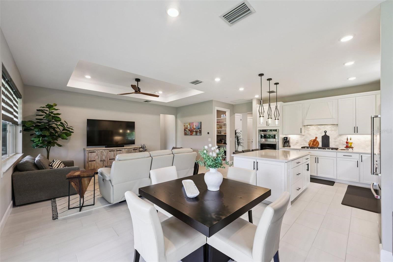 Listing photo id 9 for 10004 Coral Shore Drive