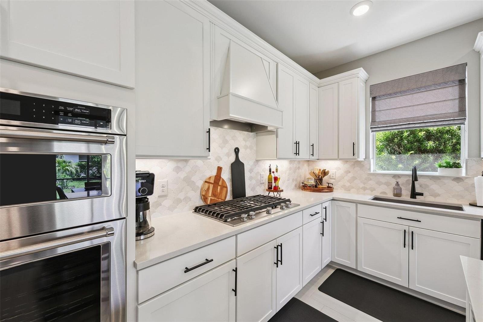 Listing photo id 12 for 10004 Coral Shore Drive