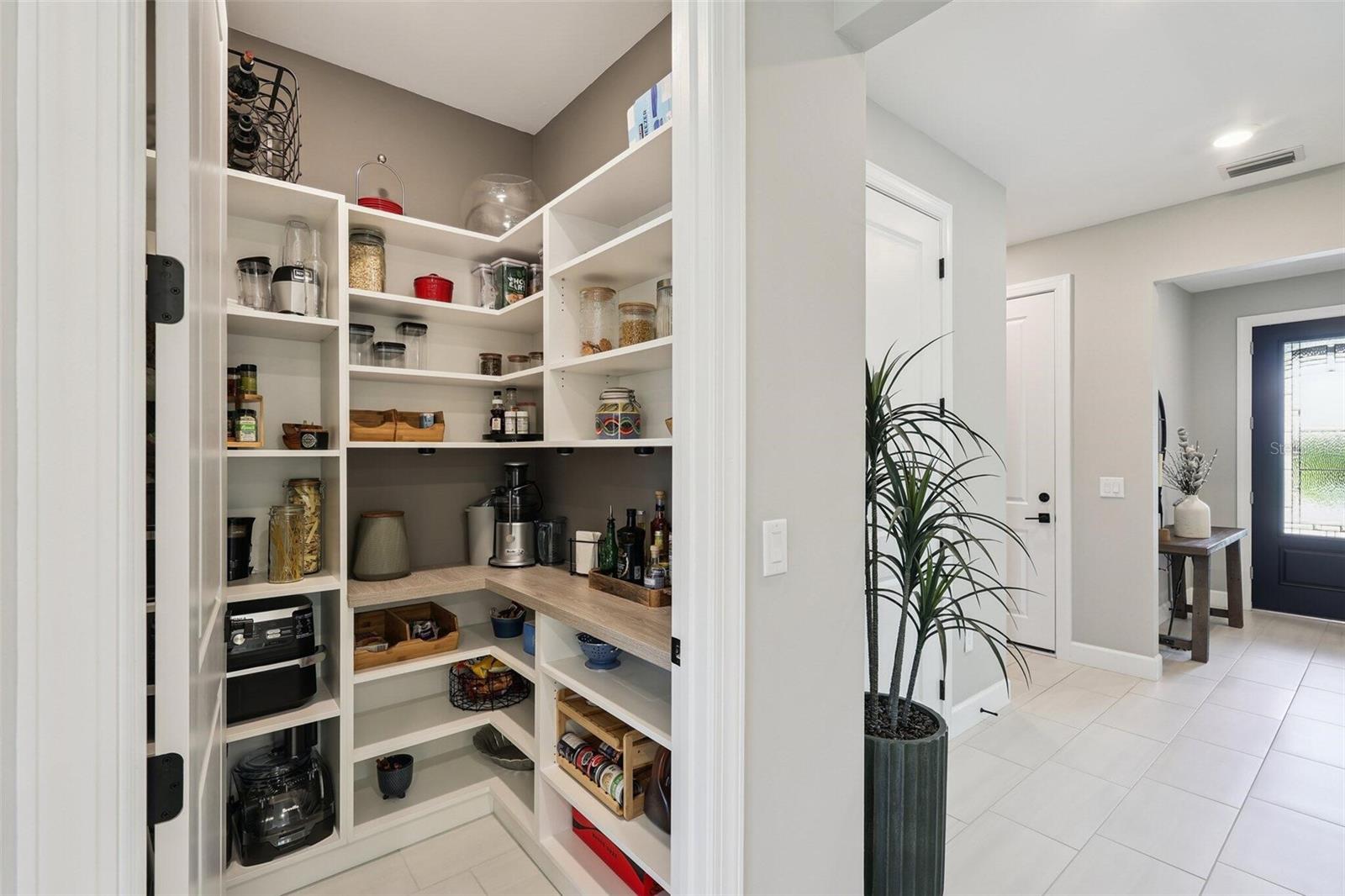 Listing photo id 13 for 10004 Coral Shore Drive