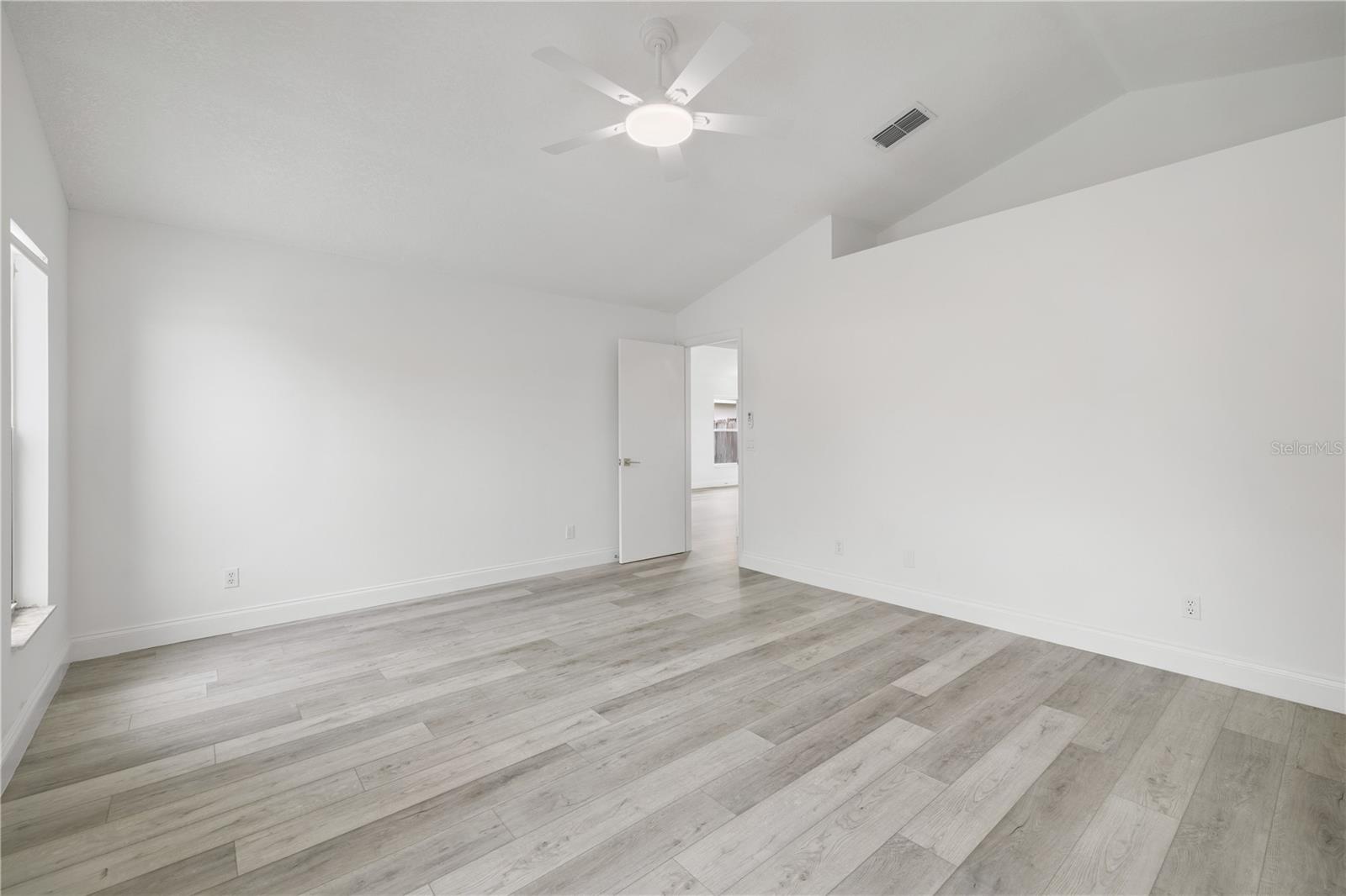 Image 11 of 40 For 8312 Fort Clinch Avenue