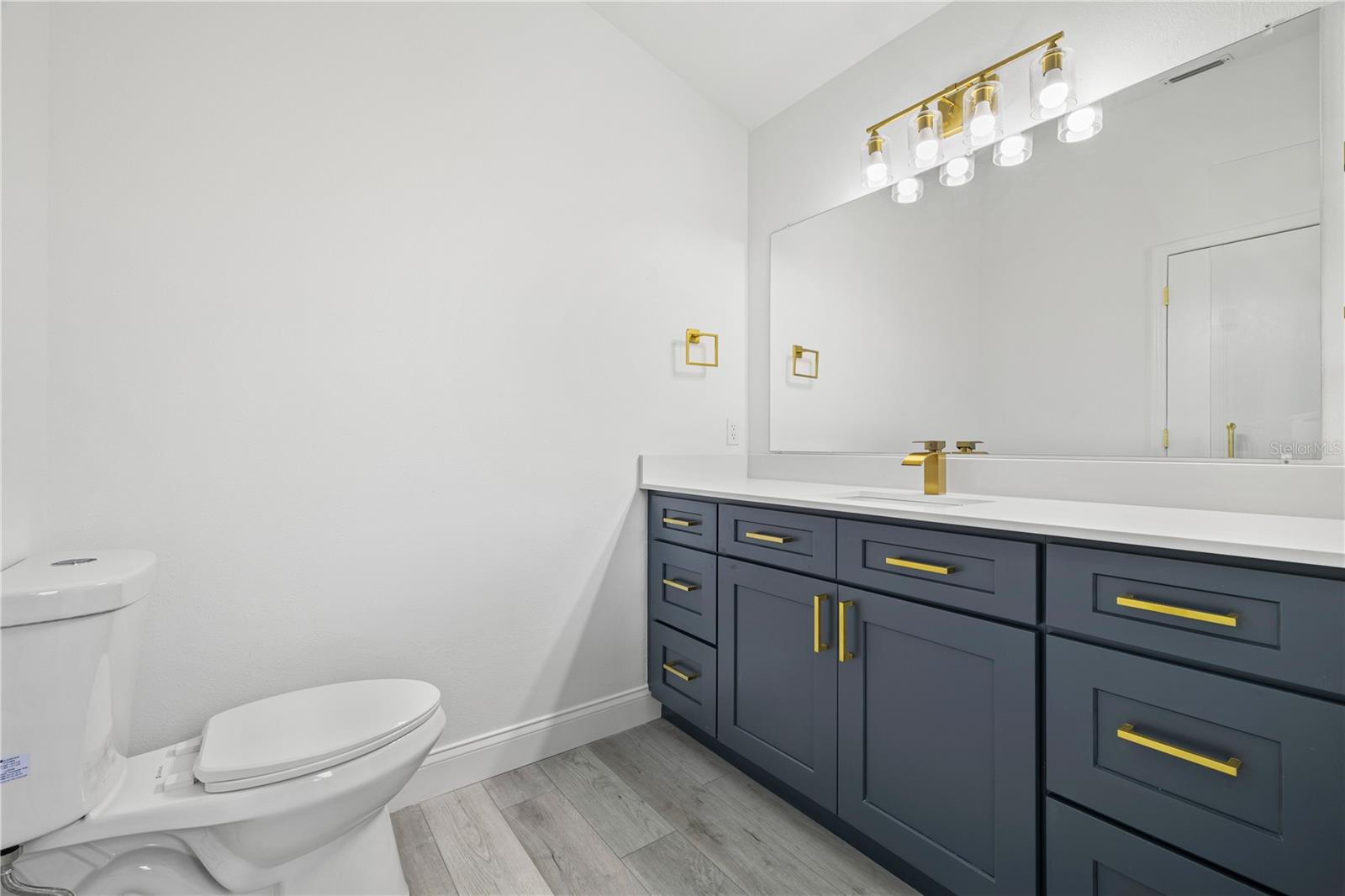 Image 13 of 40 For 8312 Fort Clinch Avenue