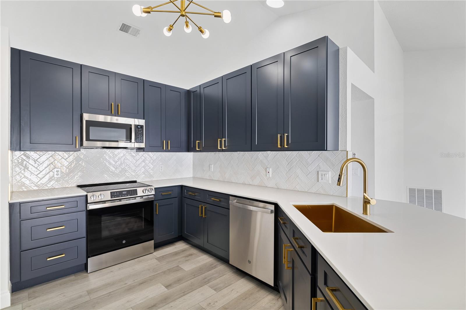 Image 17 of 40 For 8312 Fort Clinch Avenue